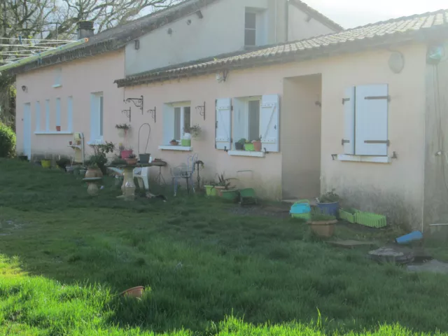 Vend Ferme avec 5000 m2 de terrain