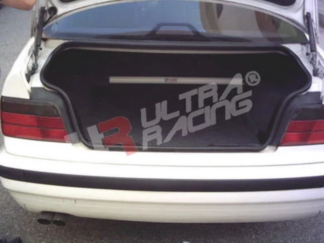 Supporto strut posteriore Ultra Racing - BMW Serie 3 (E36) 318i (90-98)