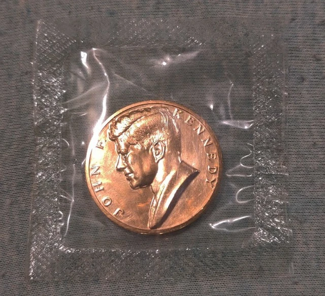 1961 John F. Kennedy JFK Inaugurated President Medallion Medal Coin Uncirculated