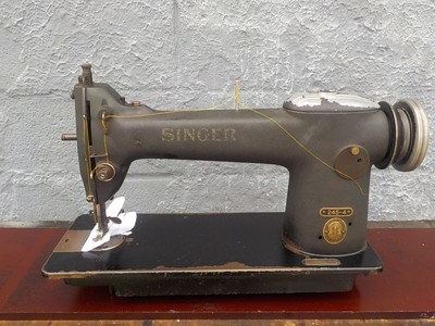 Industrial Sewing Machine Singer 245-4 single needle with edge cutter