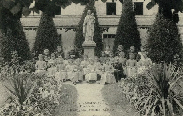 CPA - Argentan - Ecole Dentellière