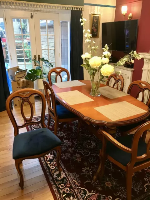 Beautiful Cherry Wood John E Coyle Dining Room Extendable table and 6 chairs