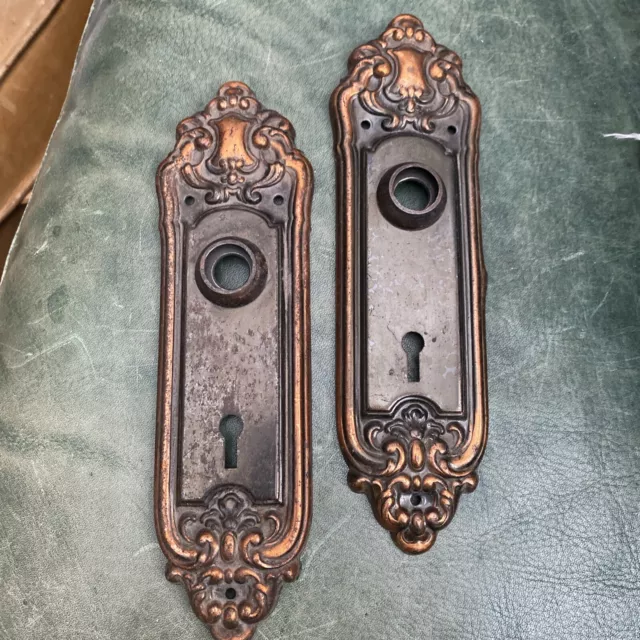 VINTAGE ANTIQUE BRONZE VICTORIAN  DOOR KNOB PLATE SET 2 Nice Patina