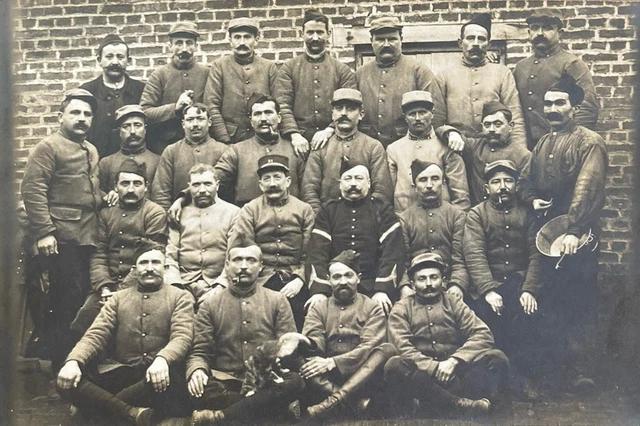 Carte Photo Ancienne Guerre 1914-1918 – Soldats Et Joueurs De Football – Tirage Original