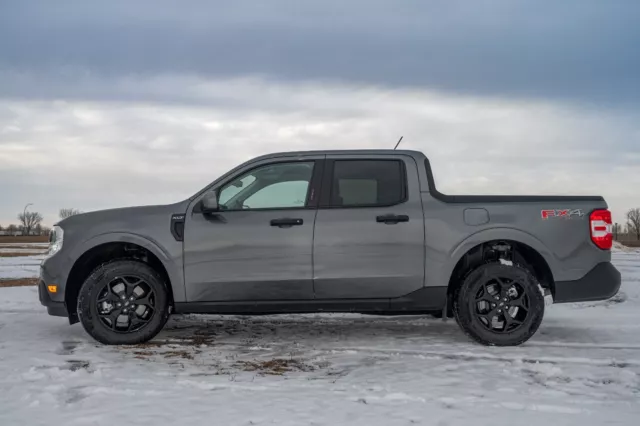 2023 Like New 2023 Ford Maverick Truck AWD XLT FX4 AWD 2.0L Turbo Luxury Package 18km 2