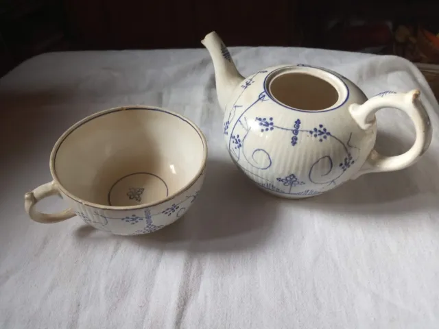 Ancienne grande tasse à thé & théière  DIGOUIN & SARREGUEMINES