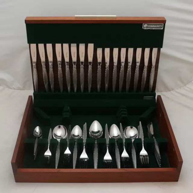 ARABESQUE Design ONEIDA COMMUNITY Stainless Steel 84 Piece Canteen of Cutlery