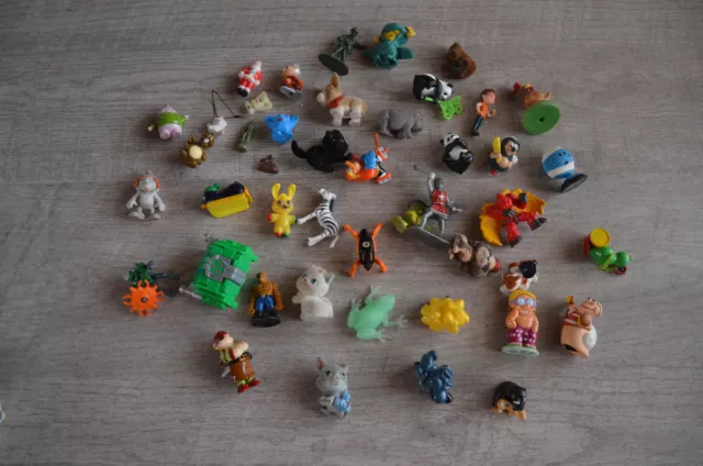 Lot de mini figurines jouets diverses kinder animaux etc