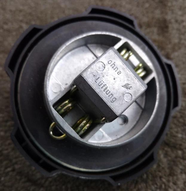 NEW MERCEDES FUEL Tank Filler Cap With Key 4604700630 W460 W461 G Wagen