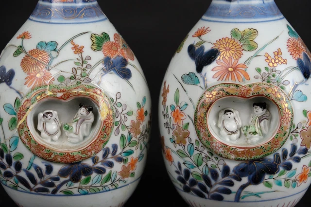 Rare Pair of Antique 17th /18thC Japanese Imari Bottle Vases figures Chicken