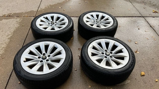FOUR GENUINE TESLA MODEL S/X 19 INCH OEM Rims and Pirelli Tires 245/45R-19