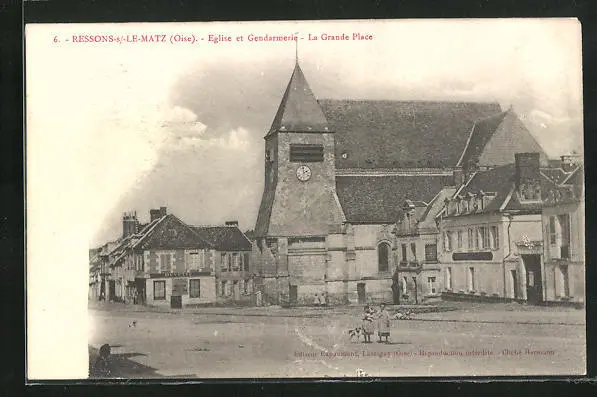 CPA Ressons-sur-Matz, Church and Gendarmerie - La Grande Place