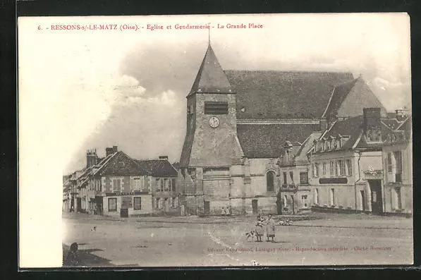CPA Ressons-sur-Matz, Eglise et Gendarmerie - La Grande Place