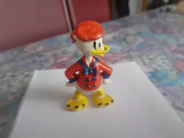 Alte Donald Duck- Figur mit roter Jacke und Mütze von Walt Disney RAR 70er Jahre