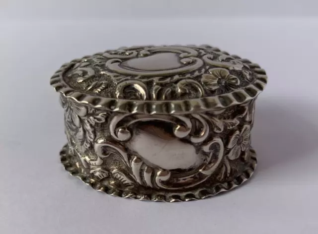 Victorian Sterling Silver Oval Pill Box from 1874