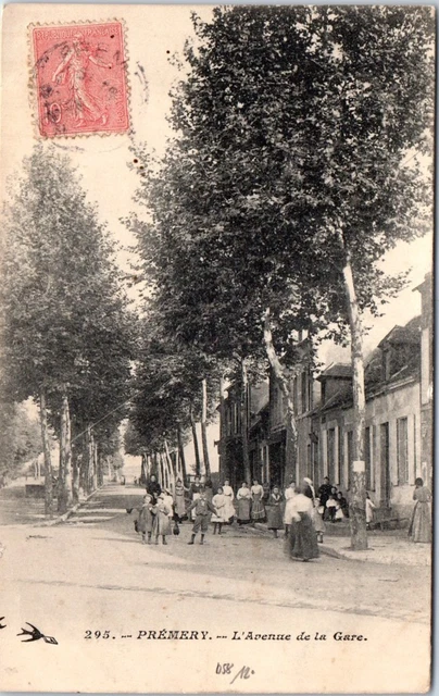 58 PREMERY - l'avenue de la gare.