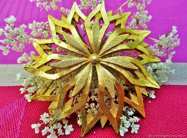 Broche Vintage Camée Dorée - Style Art Déco - Bon état
