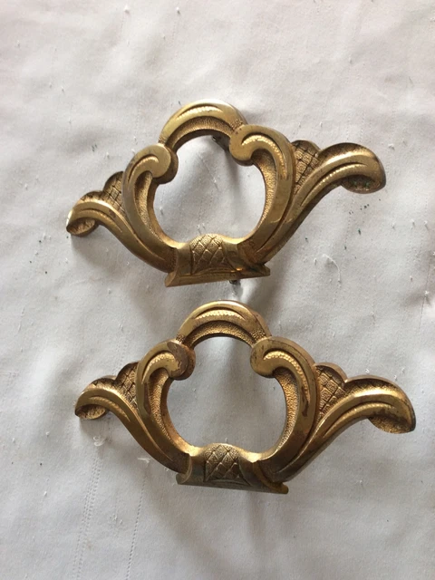 Rare Paire De Poignées En Forme D'oreille En Laiton Massif Datant Du Milieu Du Siècle Dernier Et Fabriquées En Italie