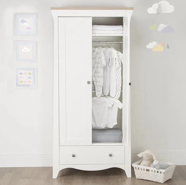 Armario doble blanco y ceniza CuddleCo Nursery Clara de 2 puertas