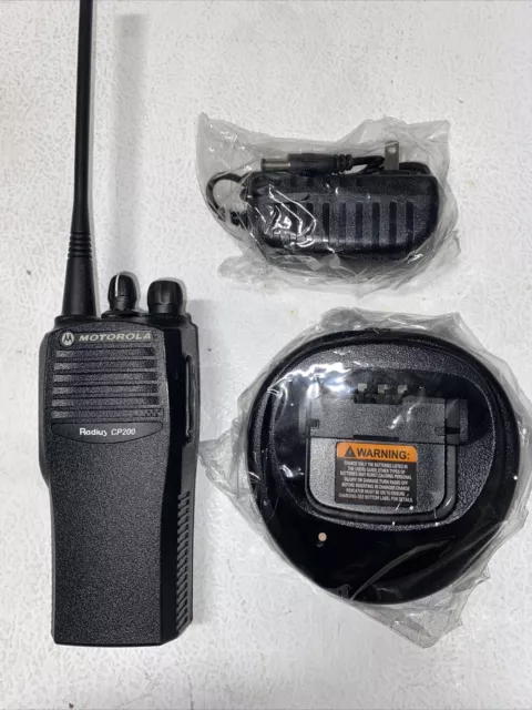 Motorola CP200 UHF Radio 16 Ch 438-470 Mhz With Charger