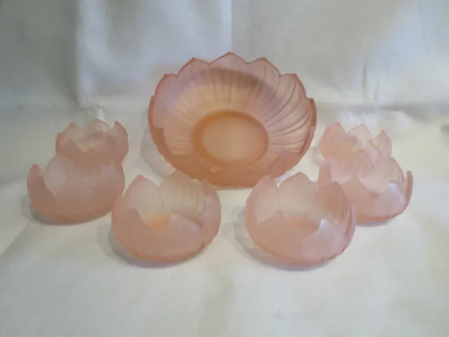 Westmoreland Lotus Satin Pink Berry Bowl Set (1 Master Bowl, 6 Small Bowls)