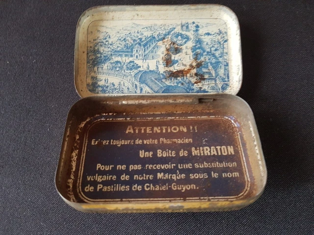 Ancienne Boîte En Tôle Ronde Avec Chat En Relief, Années 1920