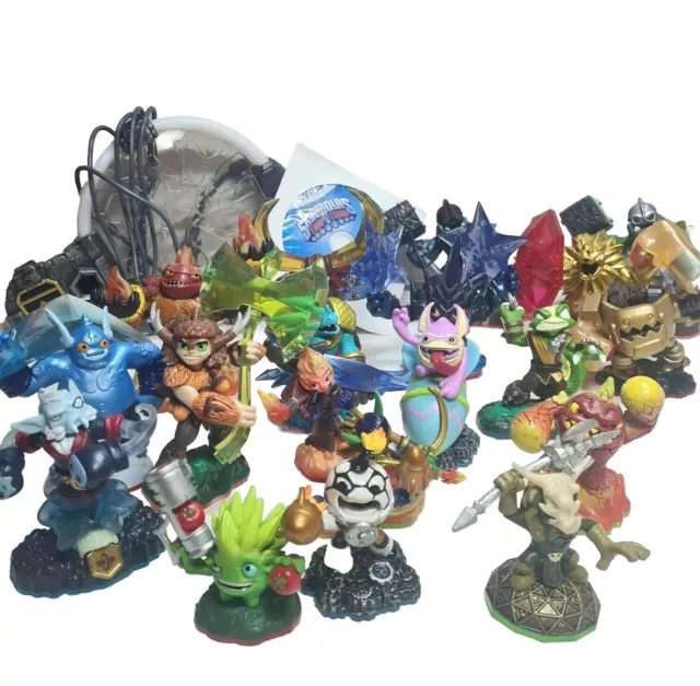 Skylanders Character Figures Bundle 19 In Total + 1 Portal +  Wii Game + Cards