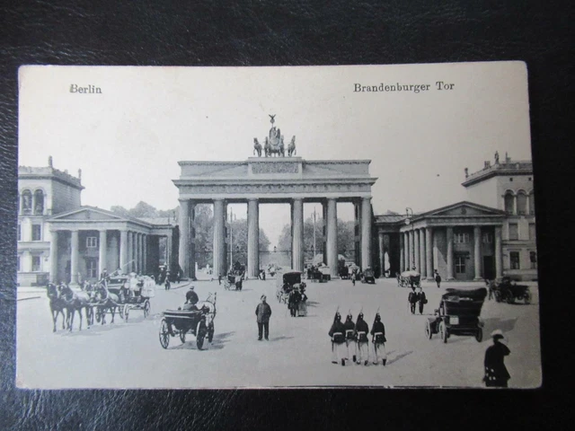 AK Berlin Brandenburger Tor Autos-Kutsche ungelaufen