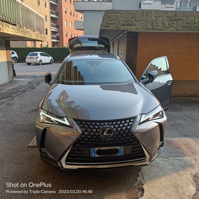 Autovettura Lexus UX h250 Hybrid 2