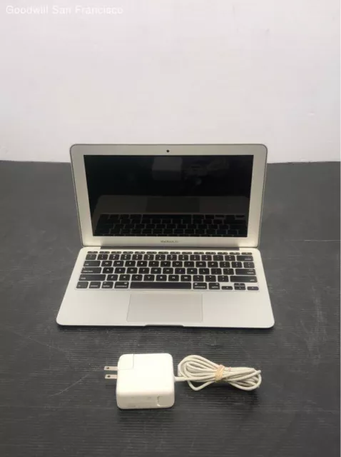Apple MacBook Air A1465 11" Intel Core i5 1.4 GHz 8 GB RAM Laptop