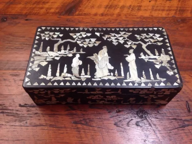 Vintage Antique Chinese Mother of Pearl Inlay Black Lacquer Wooden Jewelry Box