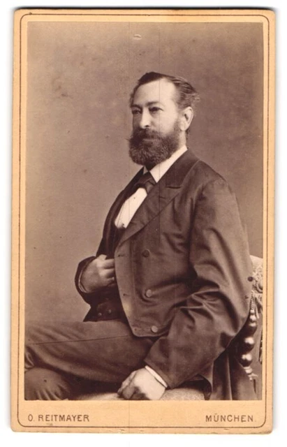 Fotografie Otto Reitmayer, München, Briennerstr. 4, Modisch gekleideter Herr mi