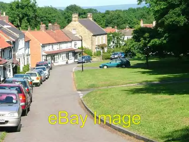 Photo 6x4 Hutton Rudby Village Green Hutton Rudby is famous for its spaci c2005