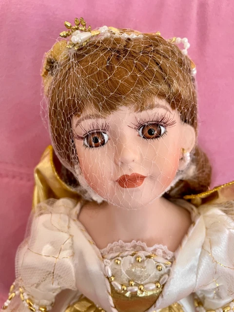 HERITAGE SIGNATURE COLLECTION 2001 PORCELAIN ANGEL DOLL JOLENE NOEL #12309. New
