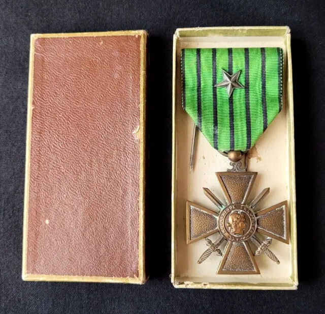 Croix de Guerre 1939 bronze attribuée 64e RA WW2 French War Cross in box