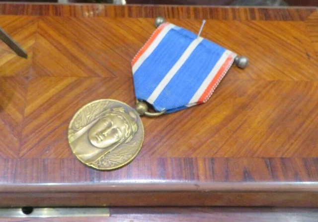 Médaille Ancienne Fédération Des Anciens De Rhénanie Et De La Ruhr - Insigne Occasion, Référence 158-48/P38