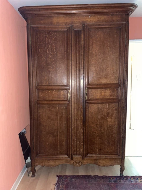 Grande et très belle armoire Lorraine ancienne en chêne massif couleur miel - Ameublement
