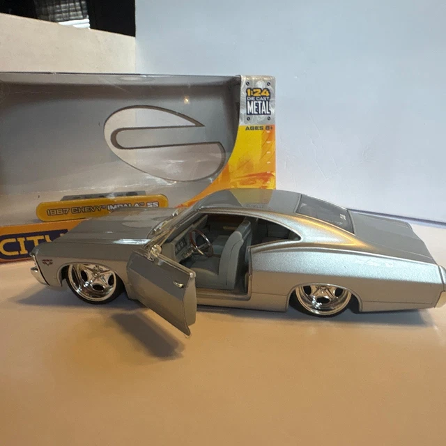 JADA DUB CITY Old Skool 1967 Chevy Impala SS 1:24 Diecast Colorado