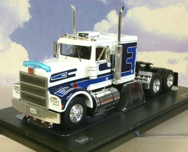IXO Marmon CHDT, metallic-rouge foncé/doré 1980, 1:43