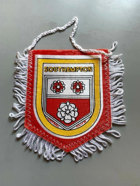 Fanion Southampton FC - Tissu Multicolore - Club Anglais - Neuf