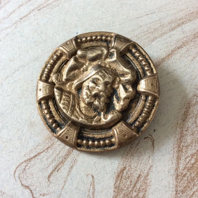 Grand Bouton Ancien Métal Doré Tête de Gentil Homme 33 mm