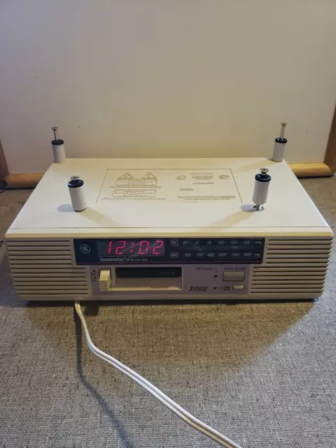 Vintage Tested GE Cabinet Spacemaker AM/FM Clock Radio Cassette Player 7-4275A