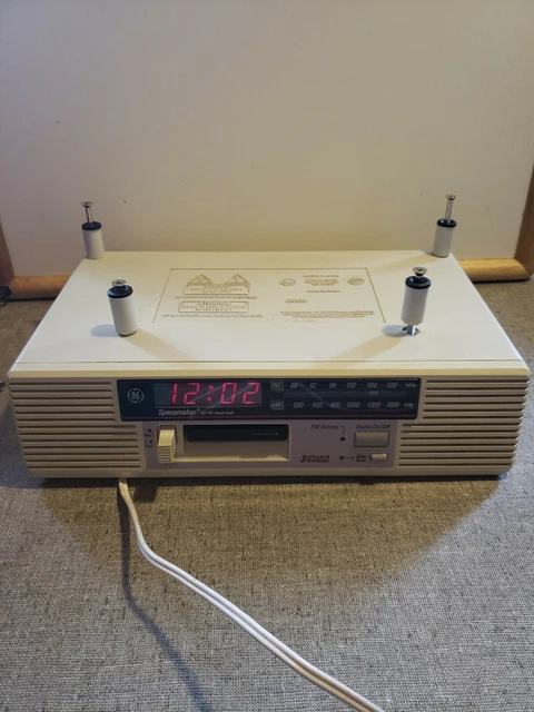 Vintage Tested GE Cabinet Spacemaker AM/FM Clock Radio Cassette Player 7-4275A