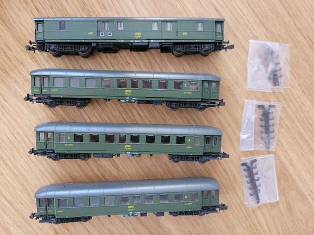 Lot De 4 Voitures Miniatures KATO 1/150 - Série Bleue, Occasion En Bon état