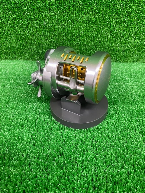 リール SHIMANO CALCUTTA CONQUEST 300 Type J-HG Shimano CALCUTTA CONQUEST 300 Type J Right Baitcasting Reel