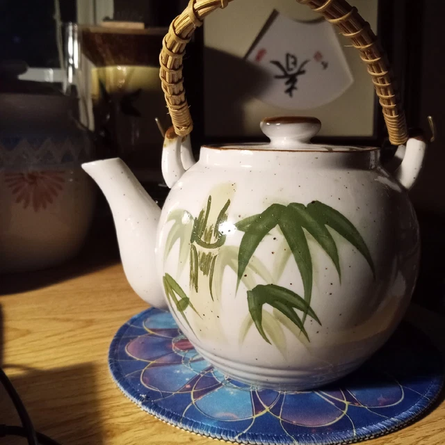 Bamboo Leaf Teapot Vintage Handgemalt German used Very Good