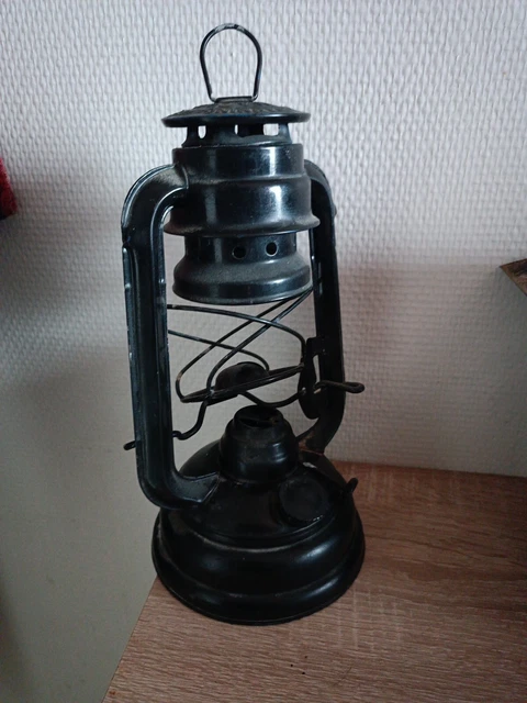 Lanterne tempête ou lampe à pétrole - Antiquités