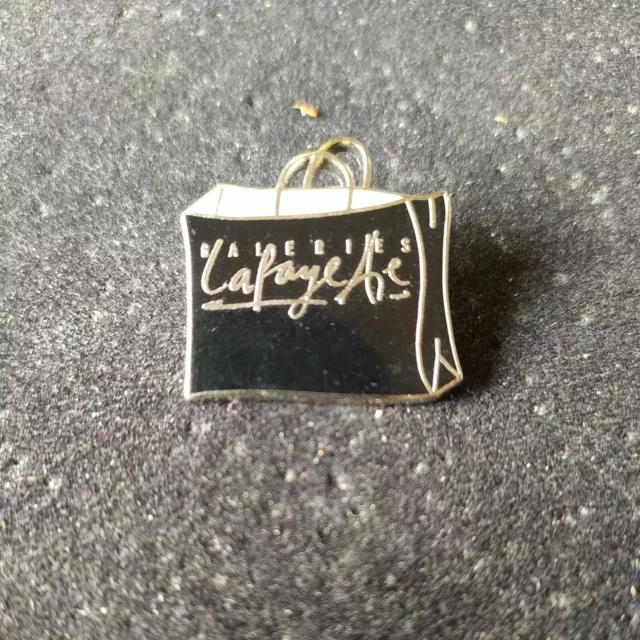 RARE PINS Grand Magasin Mode Les Galeries Lafayette sac noir version ARGENTÉ