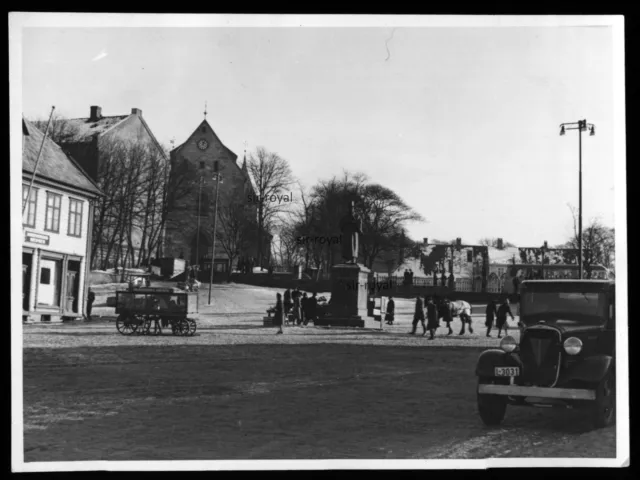 Stadt in Norwegen - 1940er - Oldtimer Auto KFZ PKW Kirche Denkmal - Foto 12x9cm