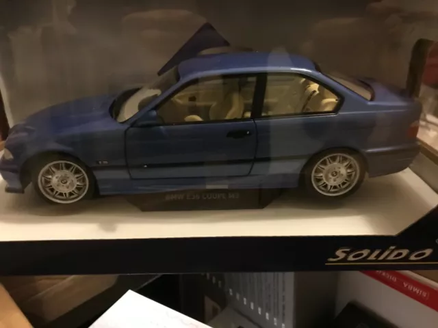 BMW M3 1:18 colore blu 1990 solido modello nuovo